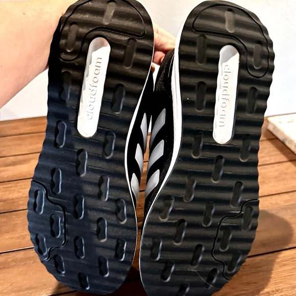 Men’s Adidas cloud foam sneakers - Picture 6 of 9